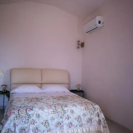 Galilei Guest house *